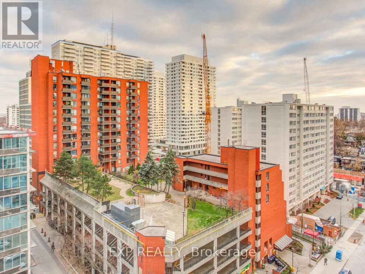 Property Photo:  43 Eglinton Avenue East 1509  ON M4P 1A2 