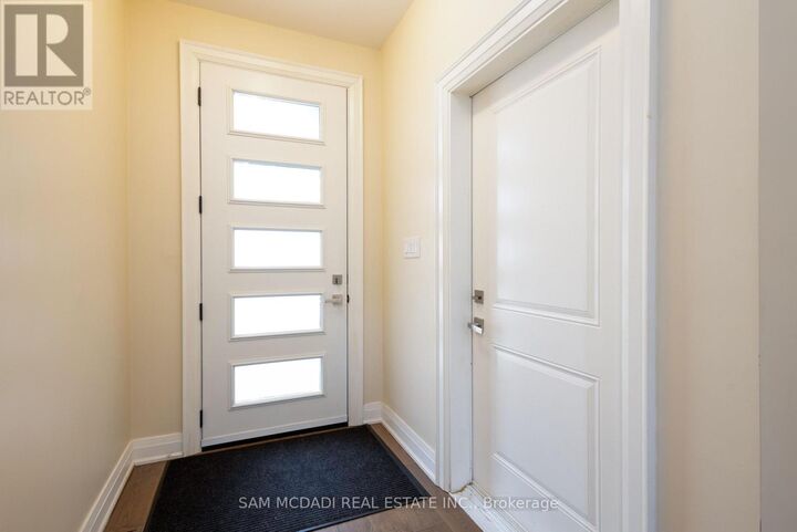Property Photo:  35A Broadview Avenue  ON L5H 2S8 