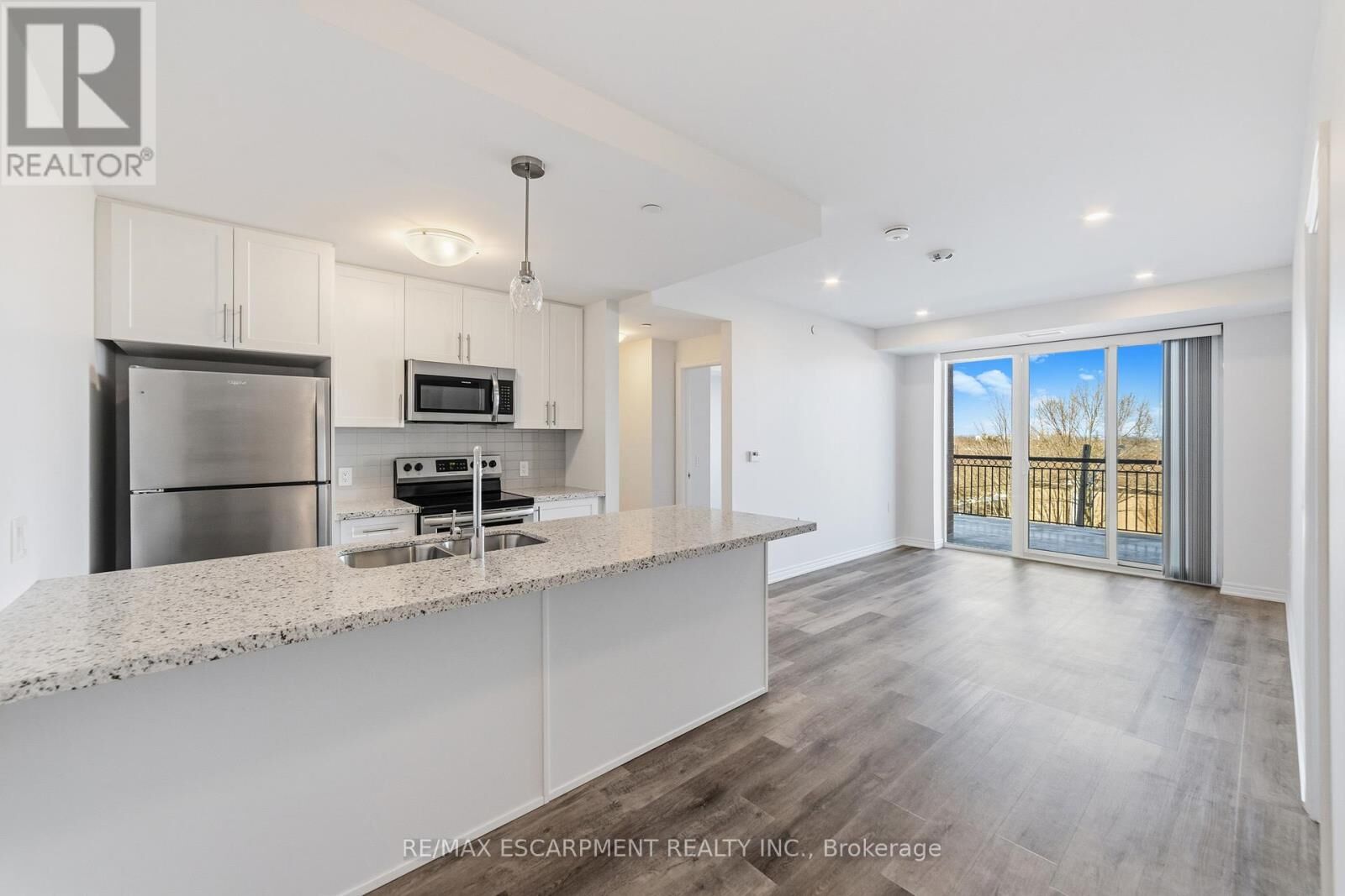 Property Photo:  2750 King Street East 302  ON L8G 1J4 
