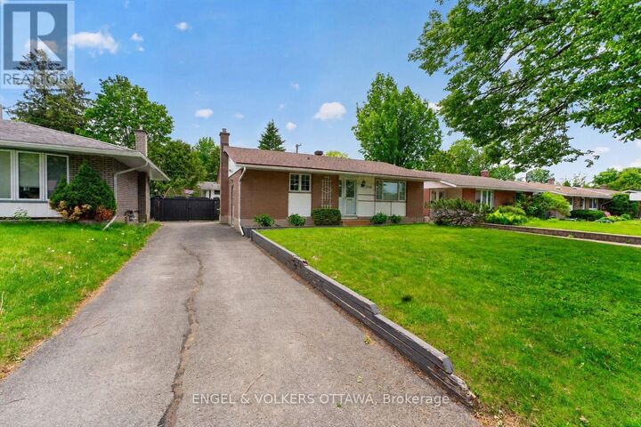 Property Photo:  2548 Hanlon Avenue  ON K2B 7X4 