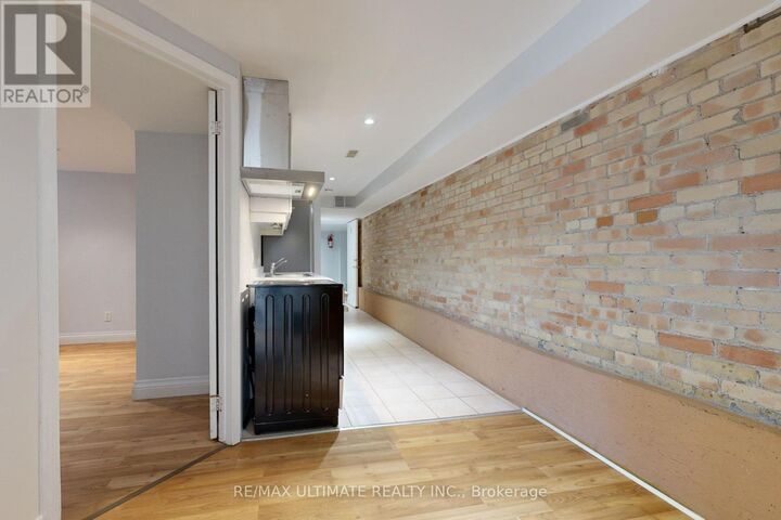 Property Photo:  470 Oriole Parkway 5  ON M5P 2H8 
