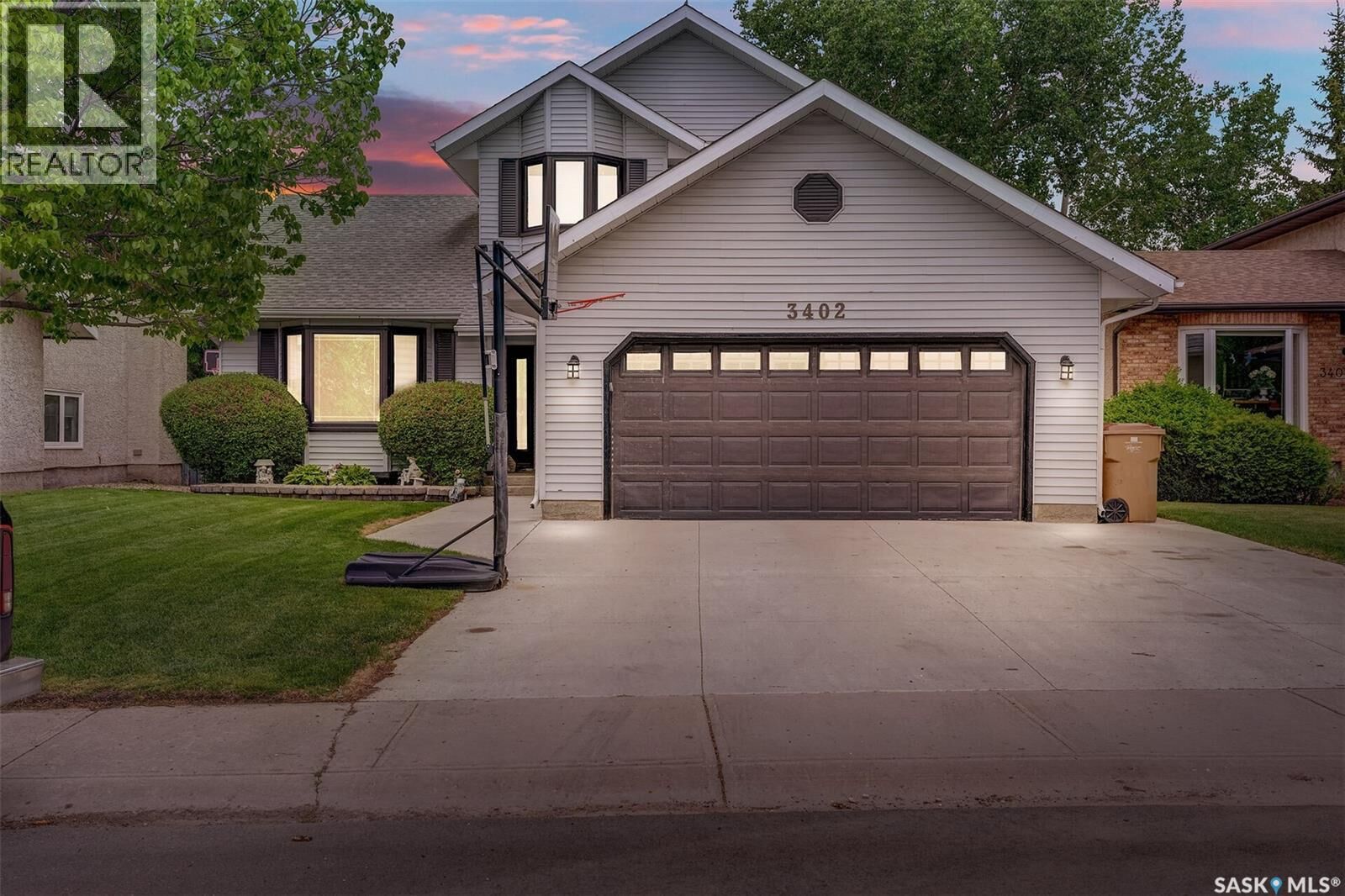 Property Photo:  3402 Phaneuf Crescent E  SK S4V 1V4 