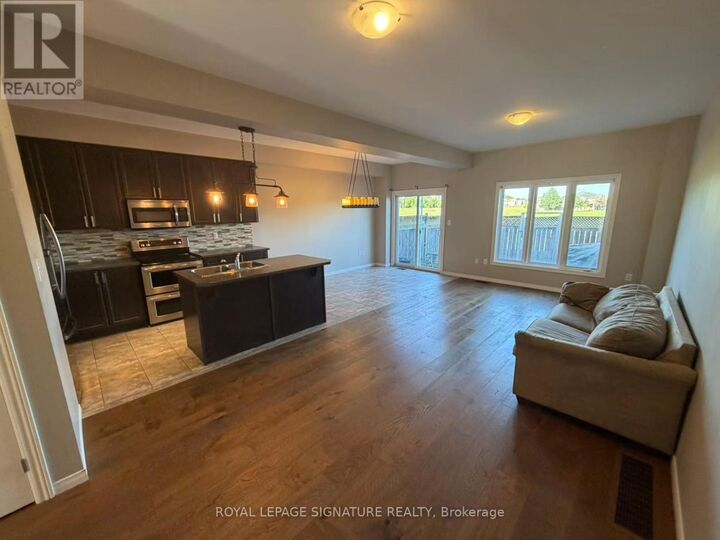 Photo de la propriété:  370 Stonehenge Drive 12  ON L9K 0H9 