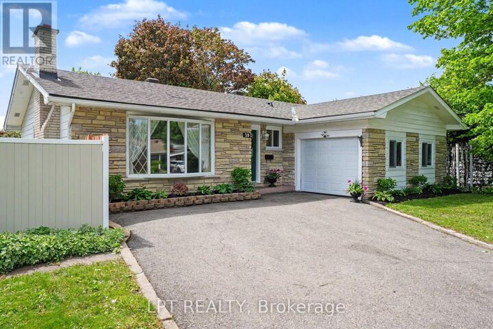 Property Photo:  39 Hadley Circle  ON K2H 6P1 