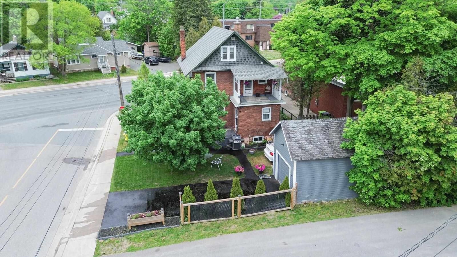Property Photo:  951 Wellington St E  ON P6A 2N8 