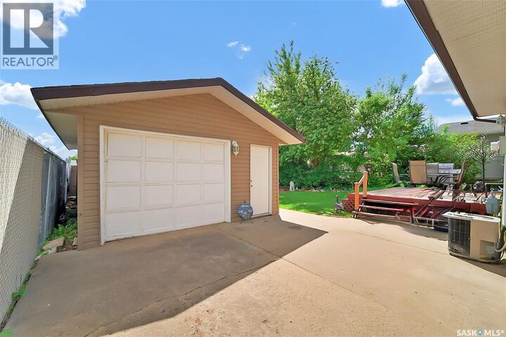 Property Photo:  134 Devonshire Crescent  SK S7L 5V7 