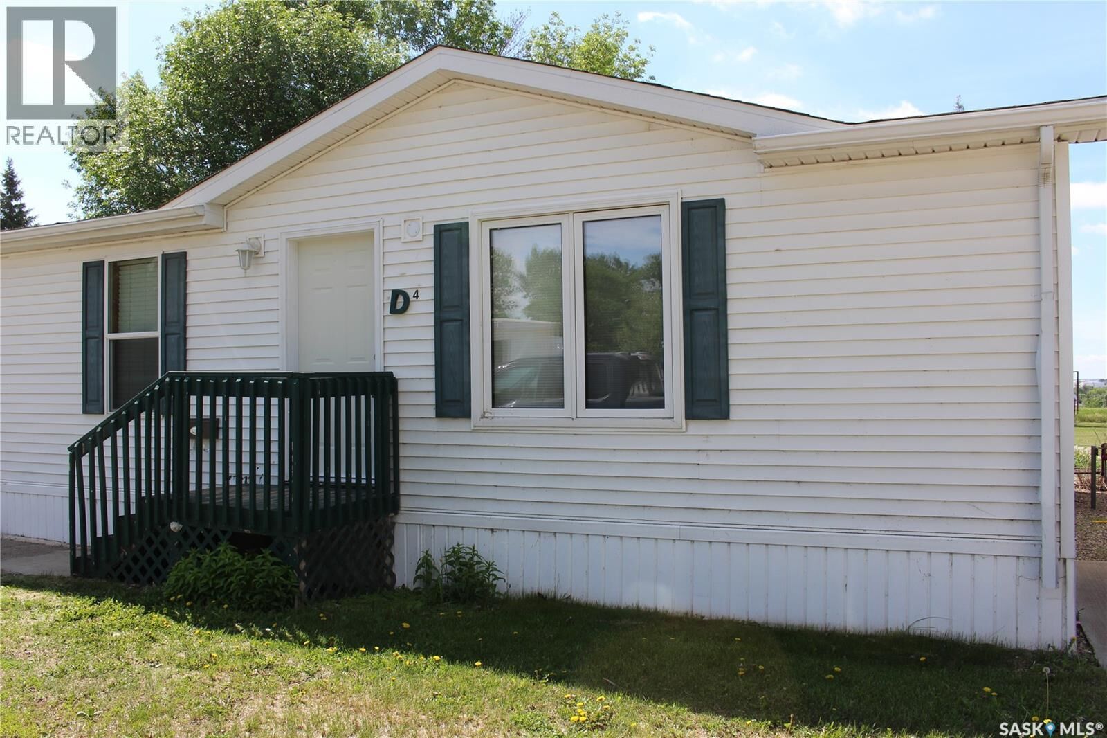 Property Photo: D4 1295 9th Avenue NE SK S6J 1C5