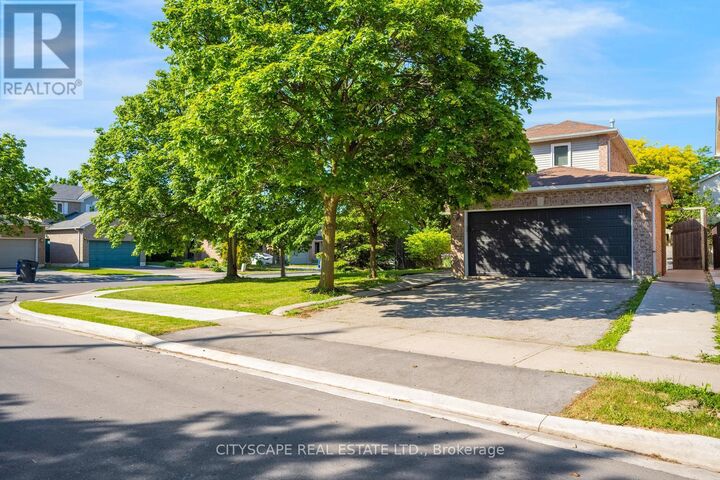 Property Photo:  65 Mullis Crescent  ON L6Y 4S9 
