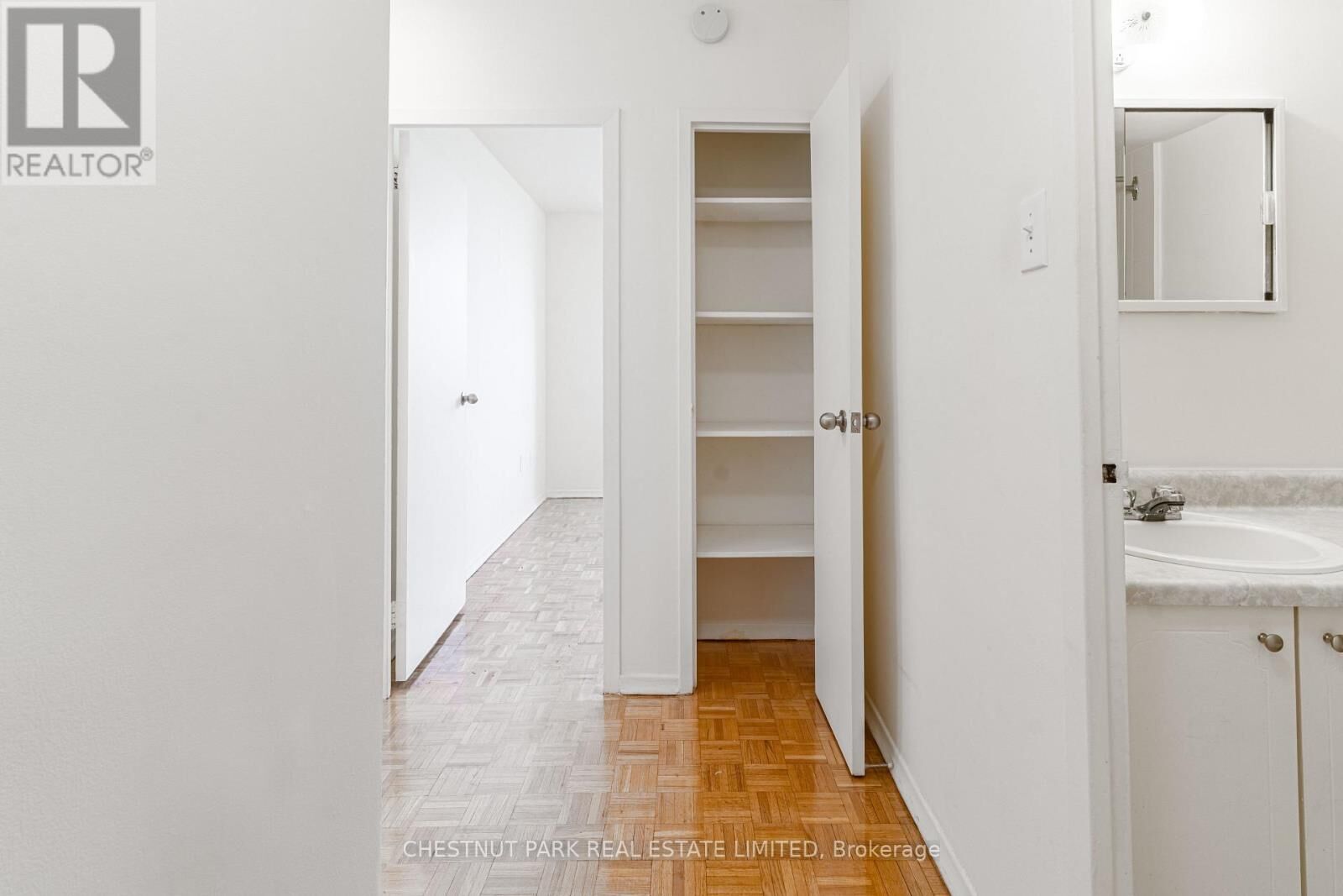Property Photo:  40 Goldstone Road Street 1507  ON M2J 3C7 