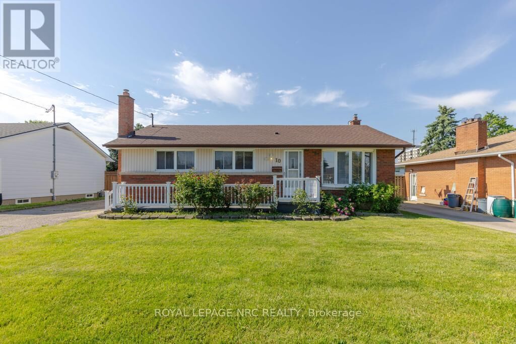 Property Photo: 10 Ridgeview Avenue ON L2M 6B3