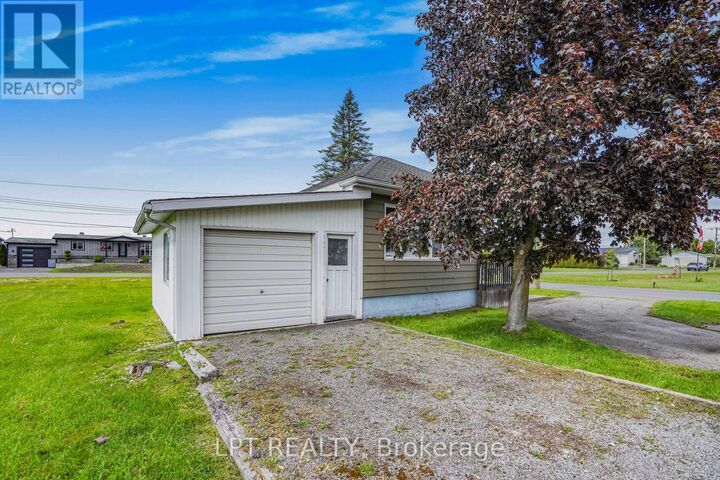 Property Photo:  31 Johnston Street  ON K0B 1A0 