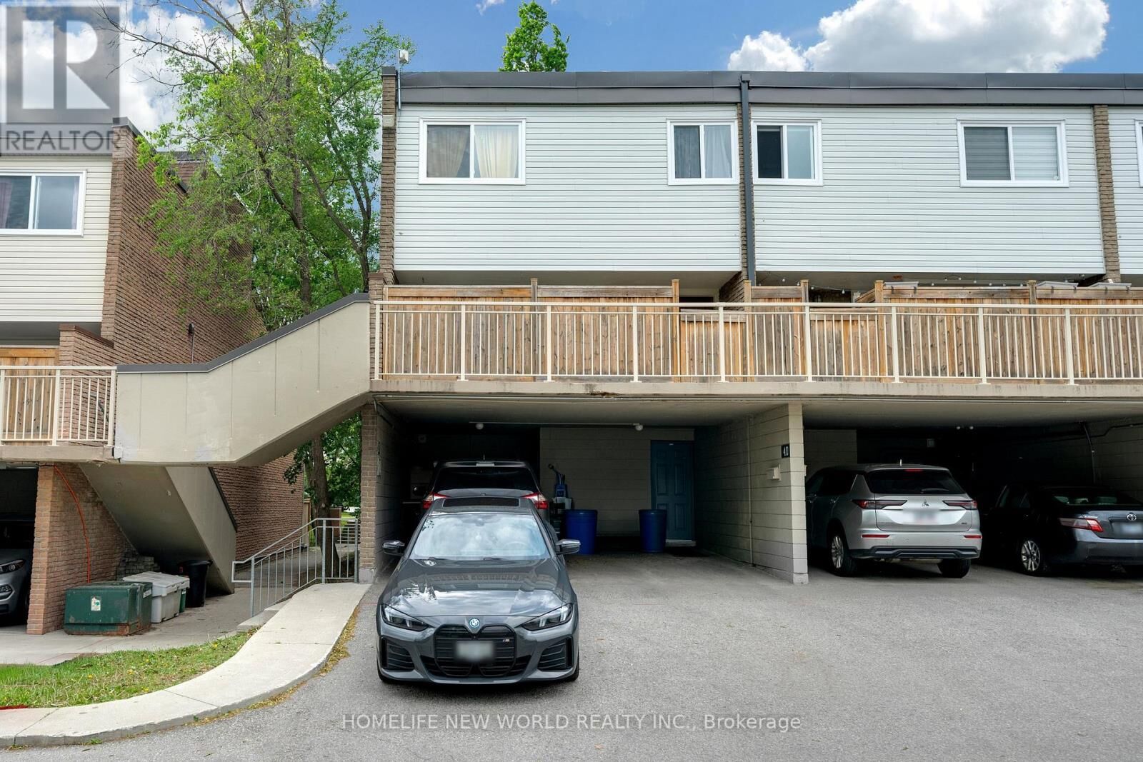 Property Photo:  38 Springfair Avenue  ON L4G 3M2 