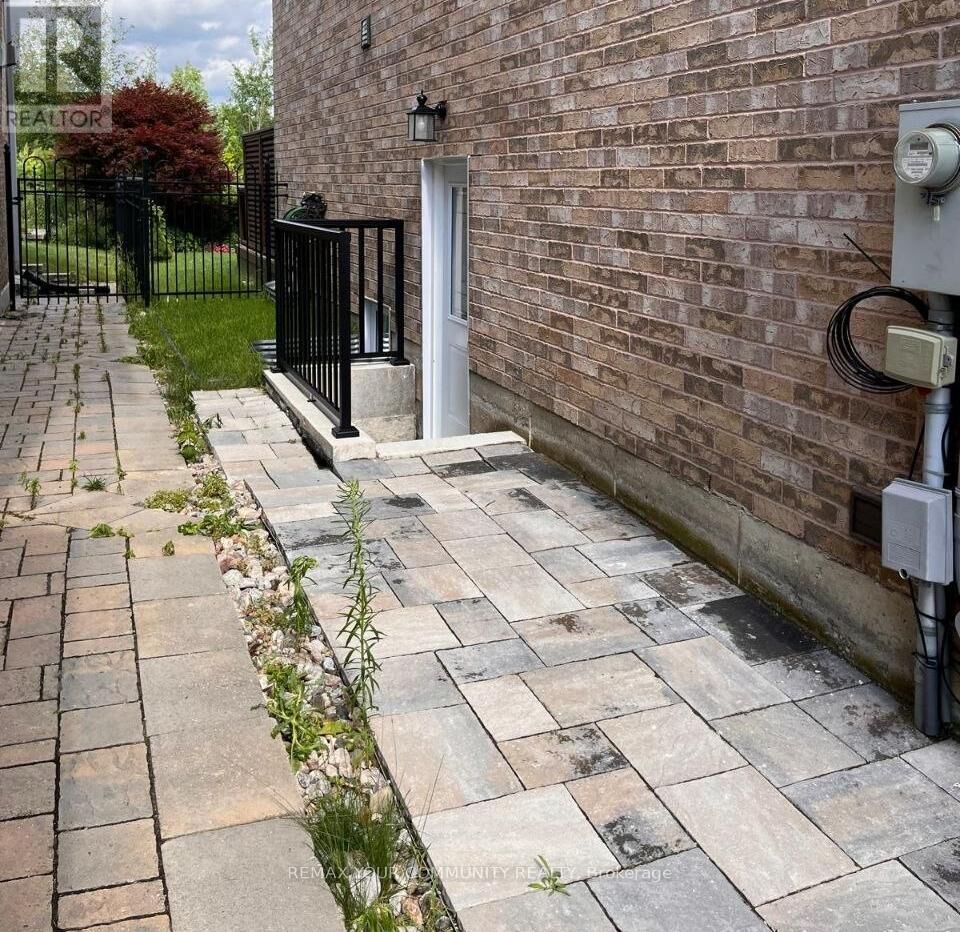 Property Photo:  11 Kingsmead Court Basement  ON L4E 4E5 