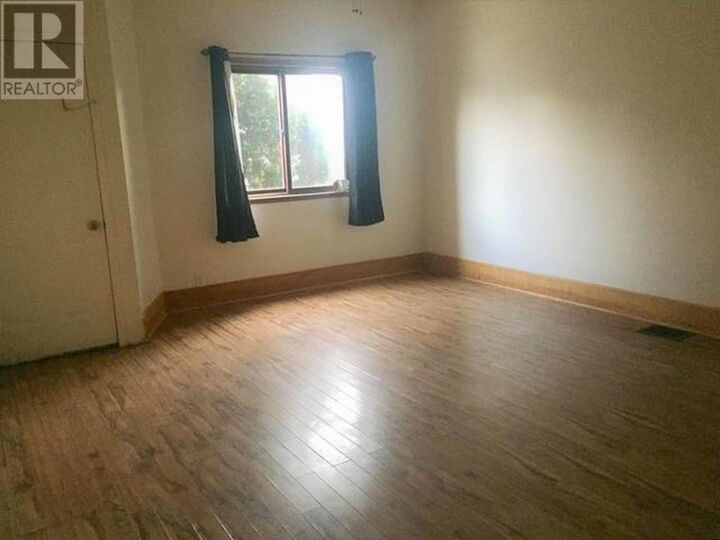 Property Photo:  279 Frederica Street W  ON P7E 3W5 