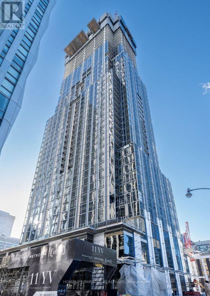 Property Photo:  11 Yorkville Avenue 2201  ON M4W 1L2 
