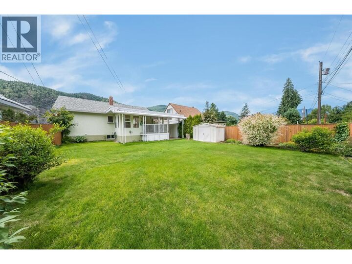 Property Photo: 3311 Dahlia Crescent BC V1R 2Y1