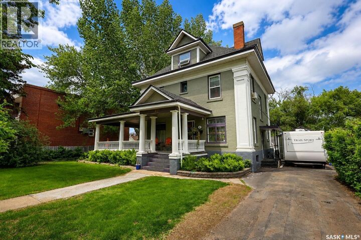 Property Photo:  42 20th Street E  SK S6V 1K4 