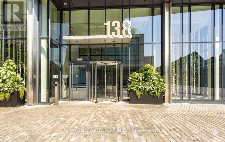 Property Photo:  138 Downes Street 4715  ON M5E 0E4 