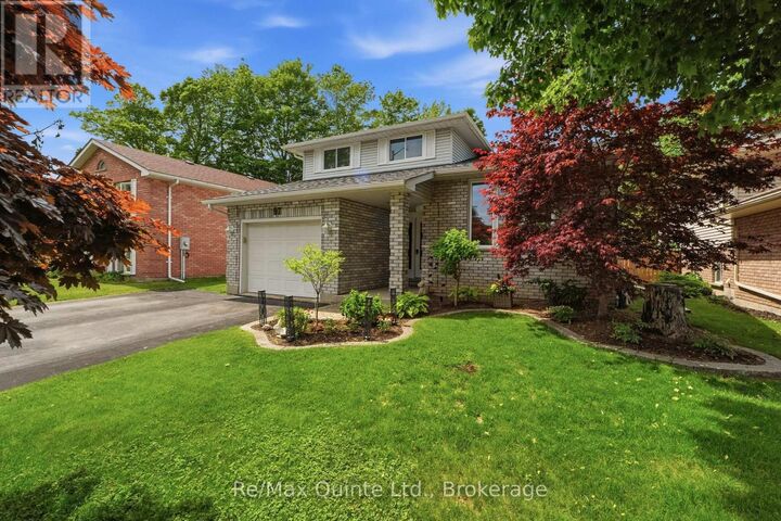 Property Photo:  97 Parkview Heights  ON K8V 6P4 