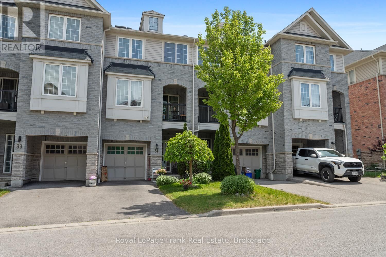 Property Photo:  31 Linnell Street  ON L1Z 0K8 