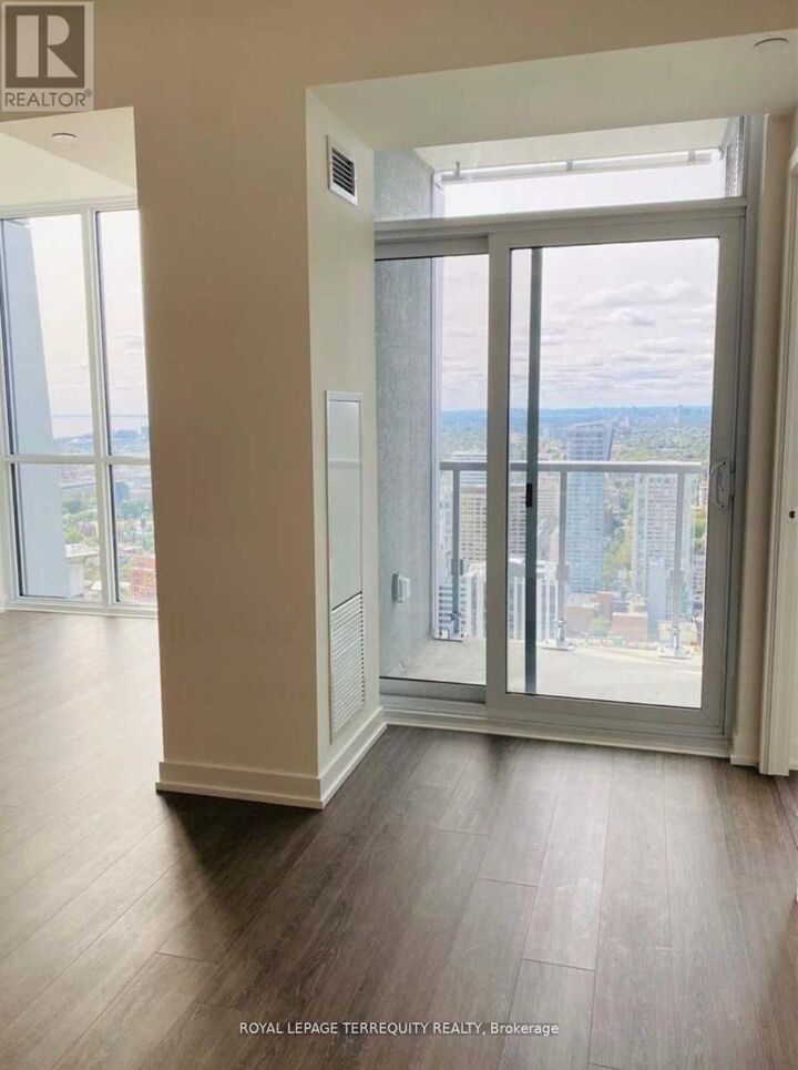 Property Photo: 1 Yorkville Avenue 4202 ON M4W 0B1