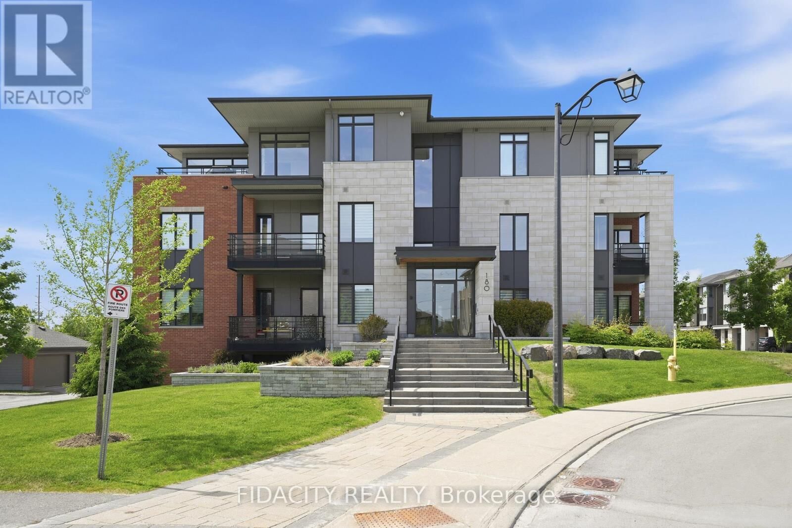 Property Photo:  180 Boundstone Way 301  ON K2T 0M9 