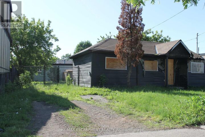 Property Photo:  127 Robins Avenue  ON L8H 4N5 
