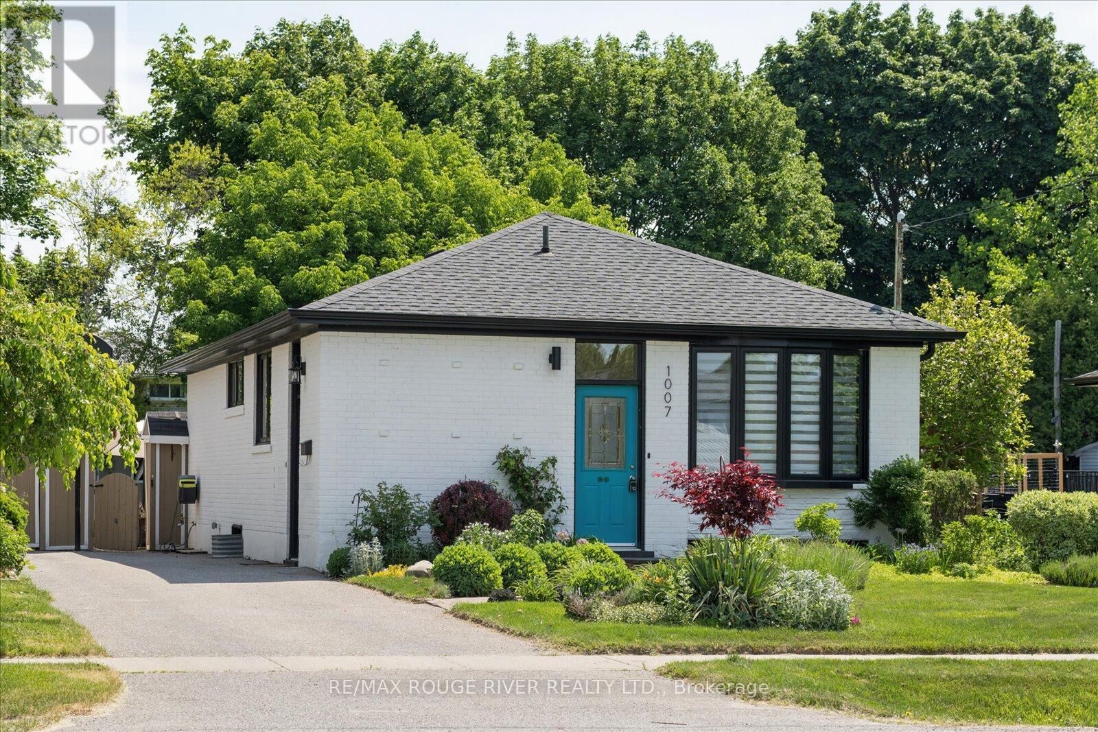 Photo de la propriété: 1007 Walton Boulevard ON L1N 3G8
