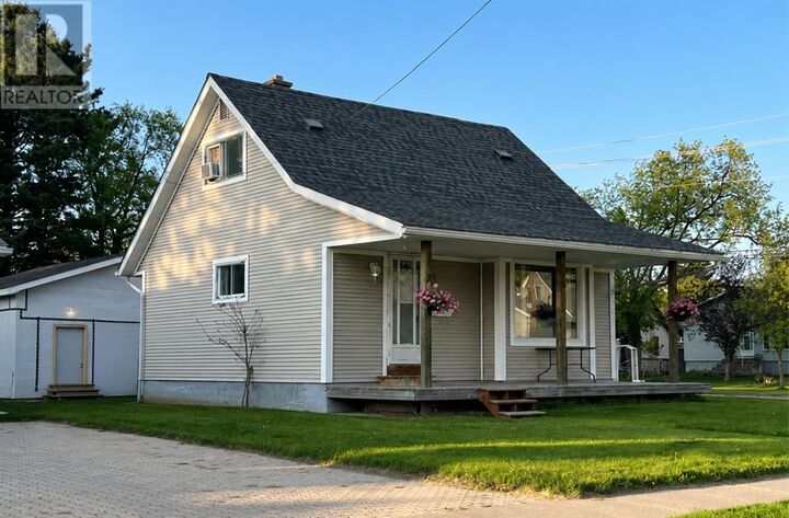 Property Photo:  602 Third St W  ON P9A 3B4 