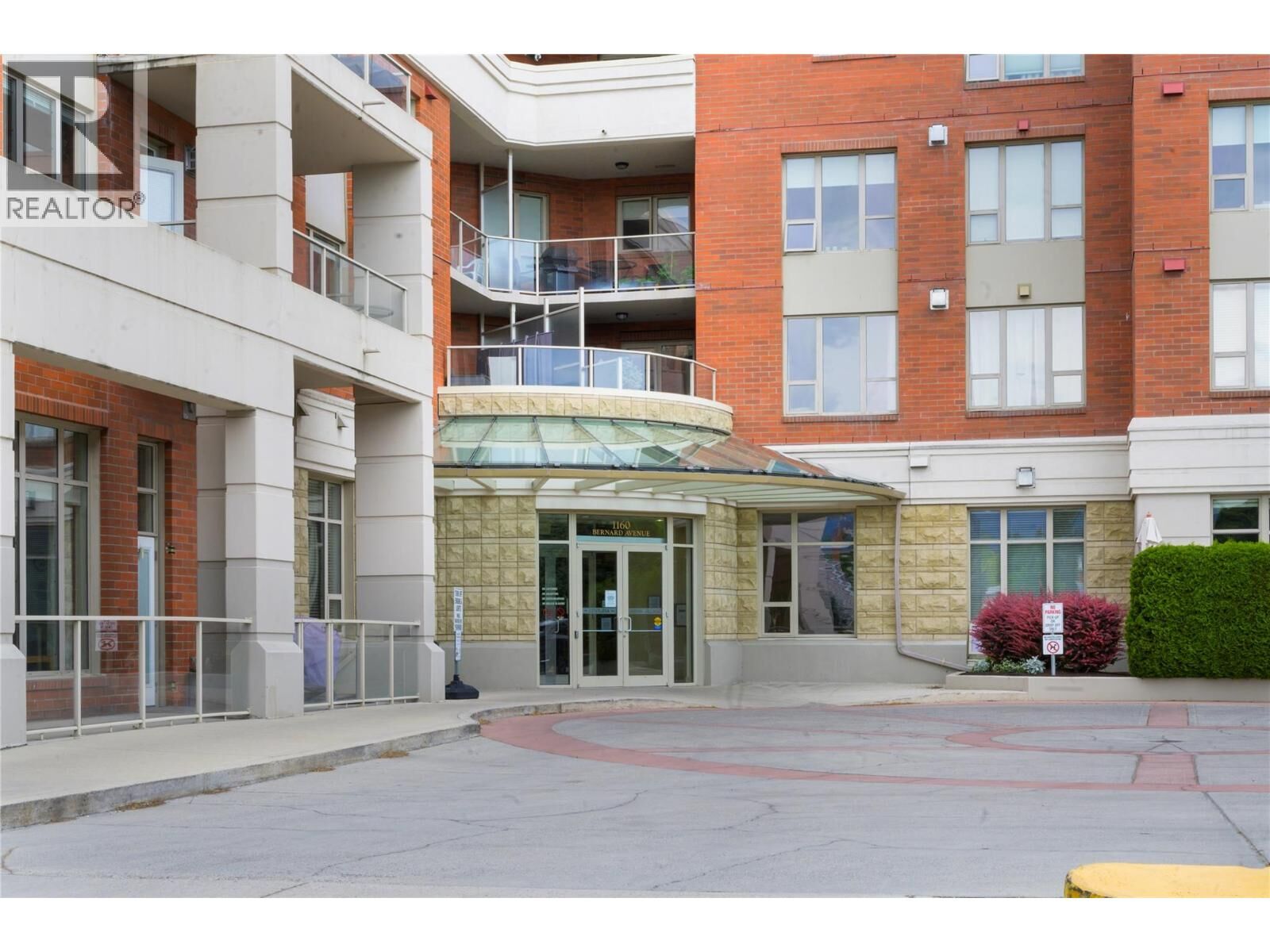 Property Photo: 1160 Bernard Avenue 1008 BC V1Y 6R2