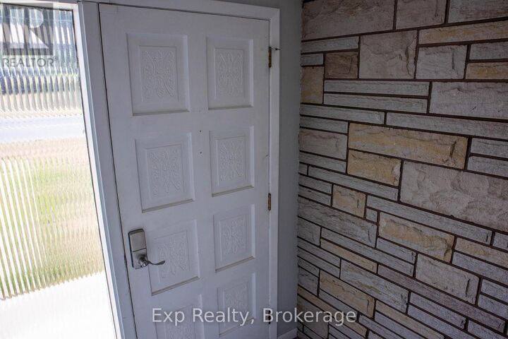 Property Photo:  290 Front Street North  ON K0L 1L0 
