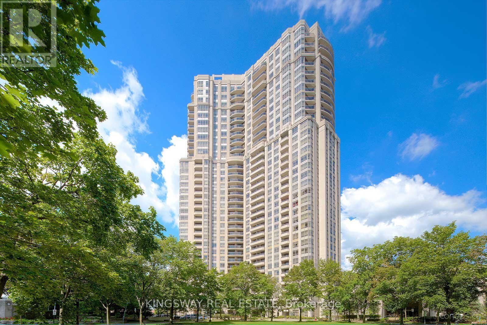 Property Photo: 35 Kingsbridge Garden Circle 814 ON L5R 3Z5