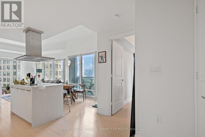 Property Photo:  8 The Esplanade 808  ON M5E 0A6 