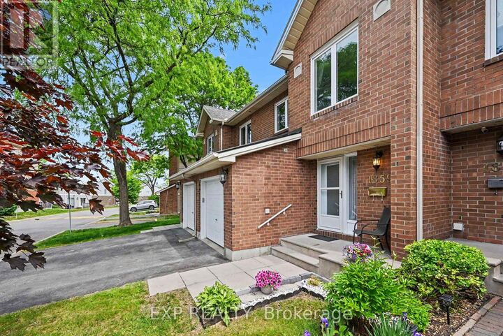 Property Photo:  1859 Summerfields Crescent  ON K1C 7B7 