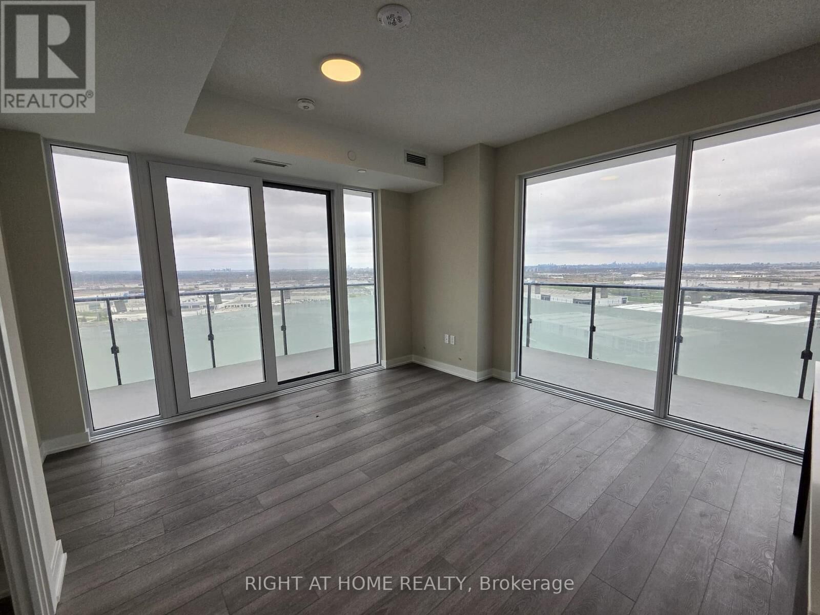 Property Photo:  15 Skyridge Drive 3002  ON L6P 4S3 