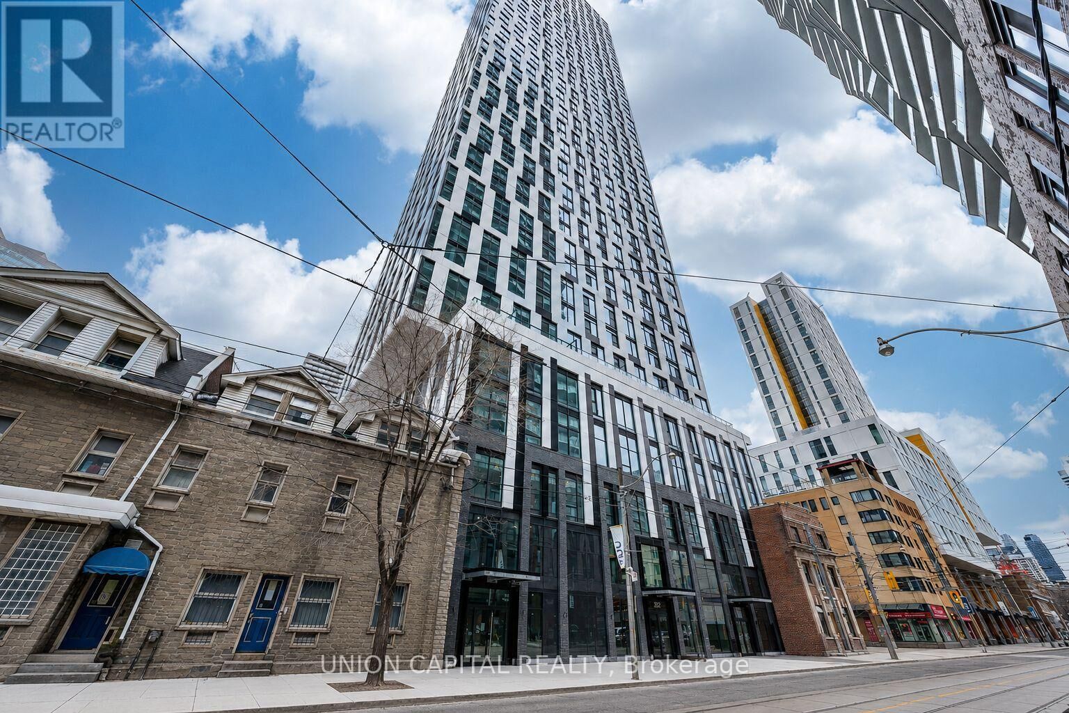 Property Photo:  252 Church Street 2107  ON M5B 2R2 