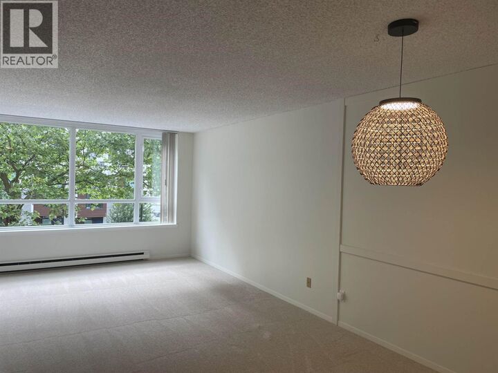 Photo de la propriété: 6070 McMurray Avenue 305 BC V5H 4J3