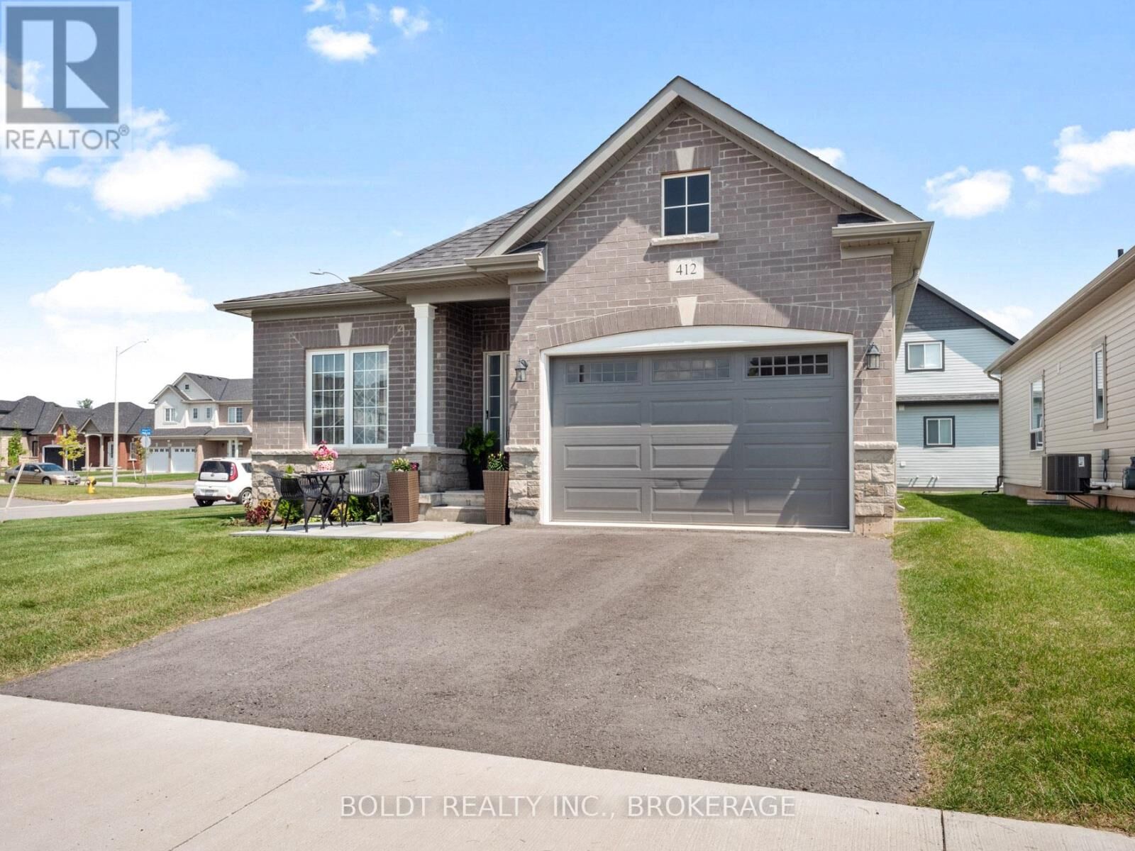 Property Photo: 412 Hummel Crescent ON L2A 0E8