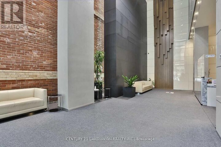Property Photo:  15 Grenville Street 3102  ON M4Y 1A1 