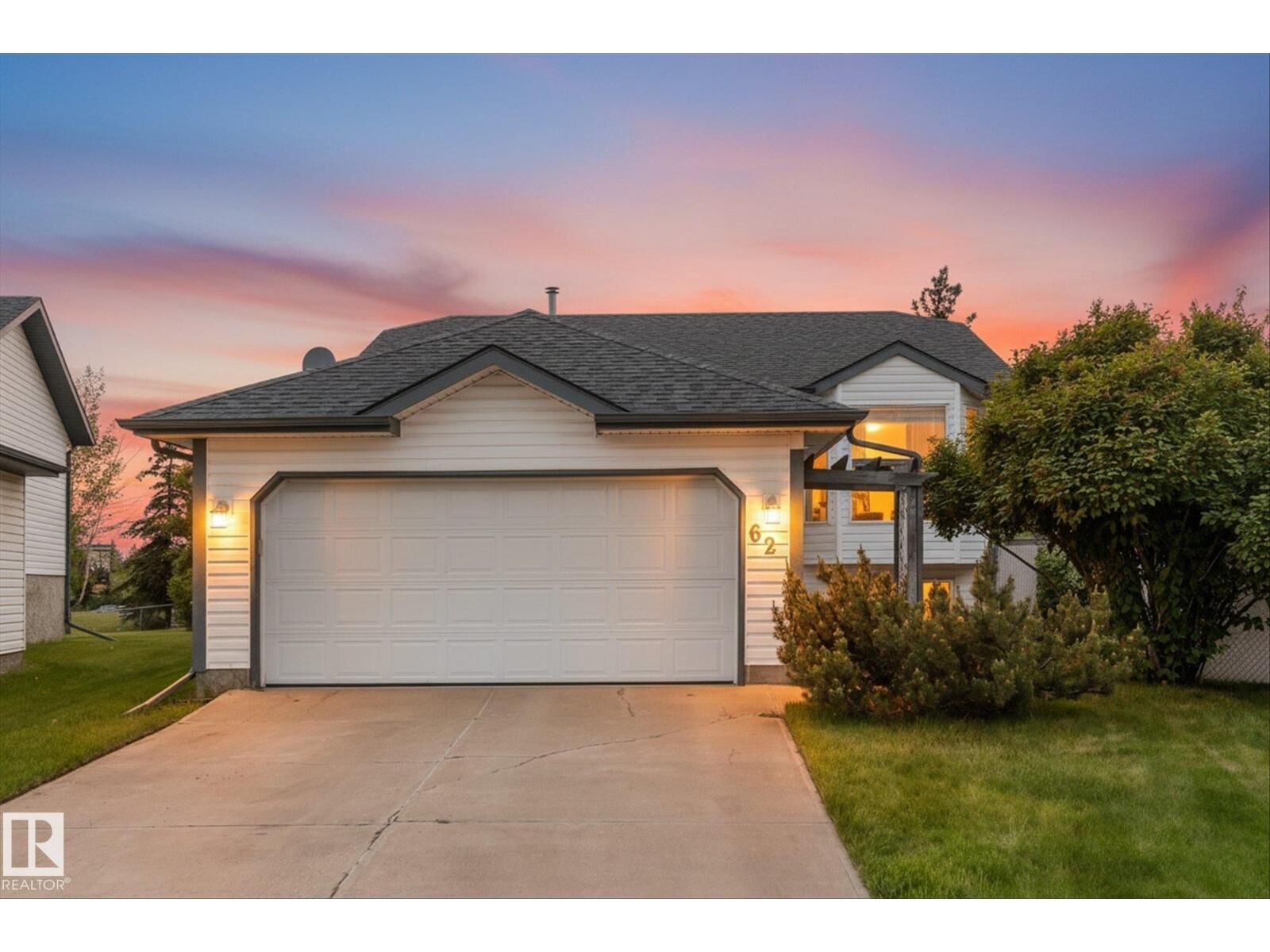 Property Photo: 62 Heatherglen Cr AB T7X 3X5