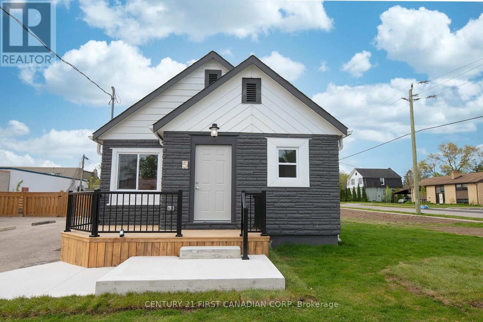 Property Photo: 5 Briscoe Street West ON N6J 1L7
