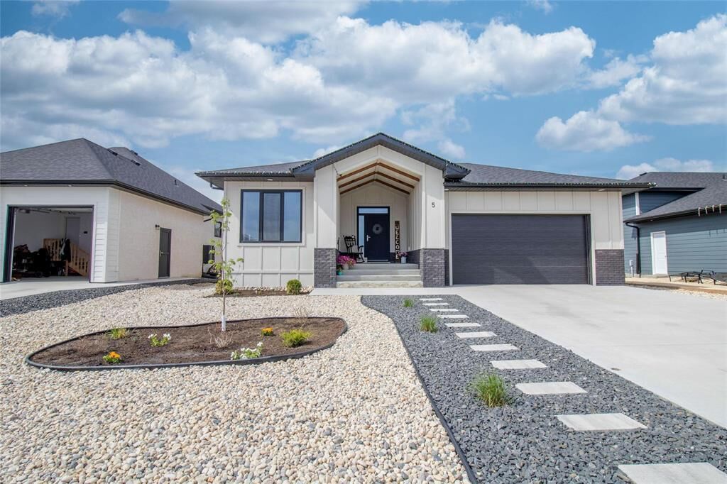 Property Photo:  5 Bentley Bay  MB R5G 2Y5 