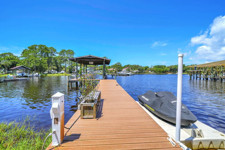 Property Photo:  821 Cross Street  FL 32541 