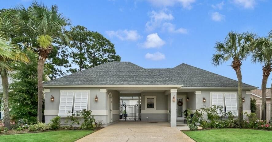 Property Photo: 1624 Llani Lane FL 32563