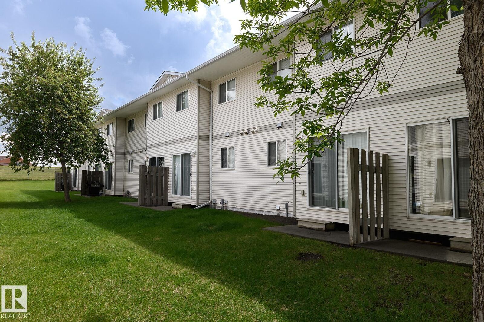 Property Photo:  610 King Street 403  AB T7X 4J9 