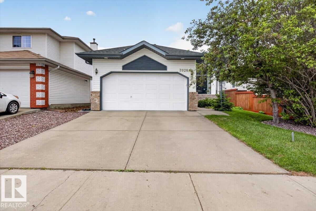 Property Photo:  3928 30 Street NW  AB T6T 1K4 
