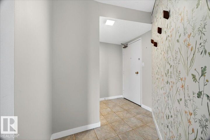Property Photo: 10045 117 Street NW 1701 AB T5K 1W8