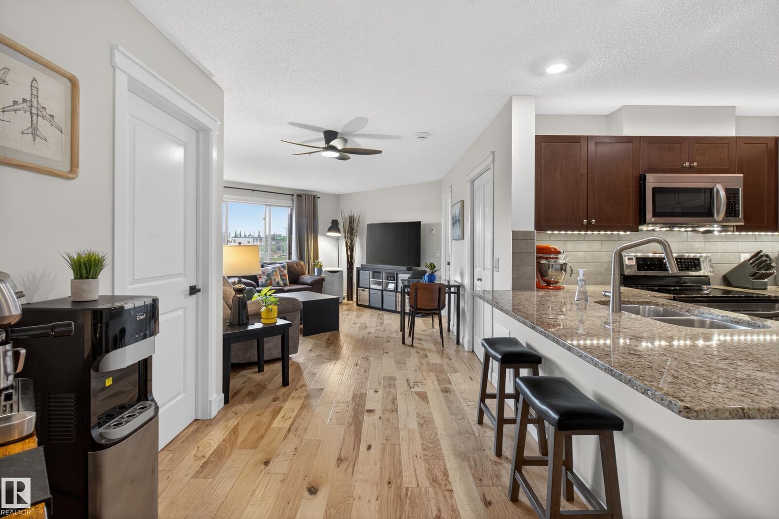 Property Photo: 3719 Whitelaw Lane NW 211 AB T6W 2C3