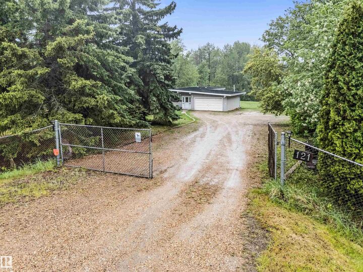 Property Photo:  52152 Rge Road 225 121  AB T8C 1C6 