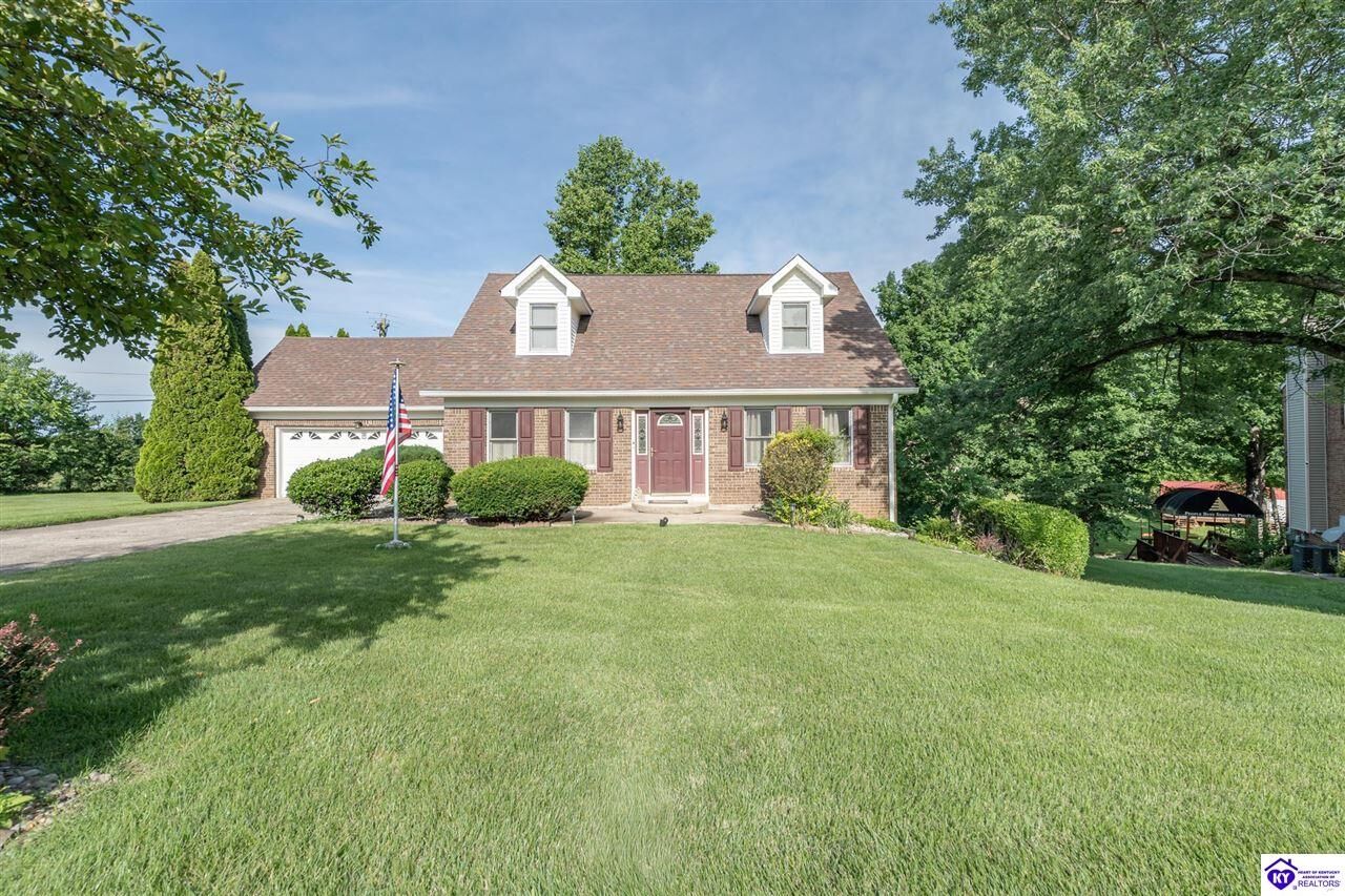 Property Photo: 1624 Redbud Circle KY 40160